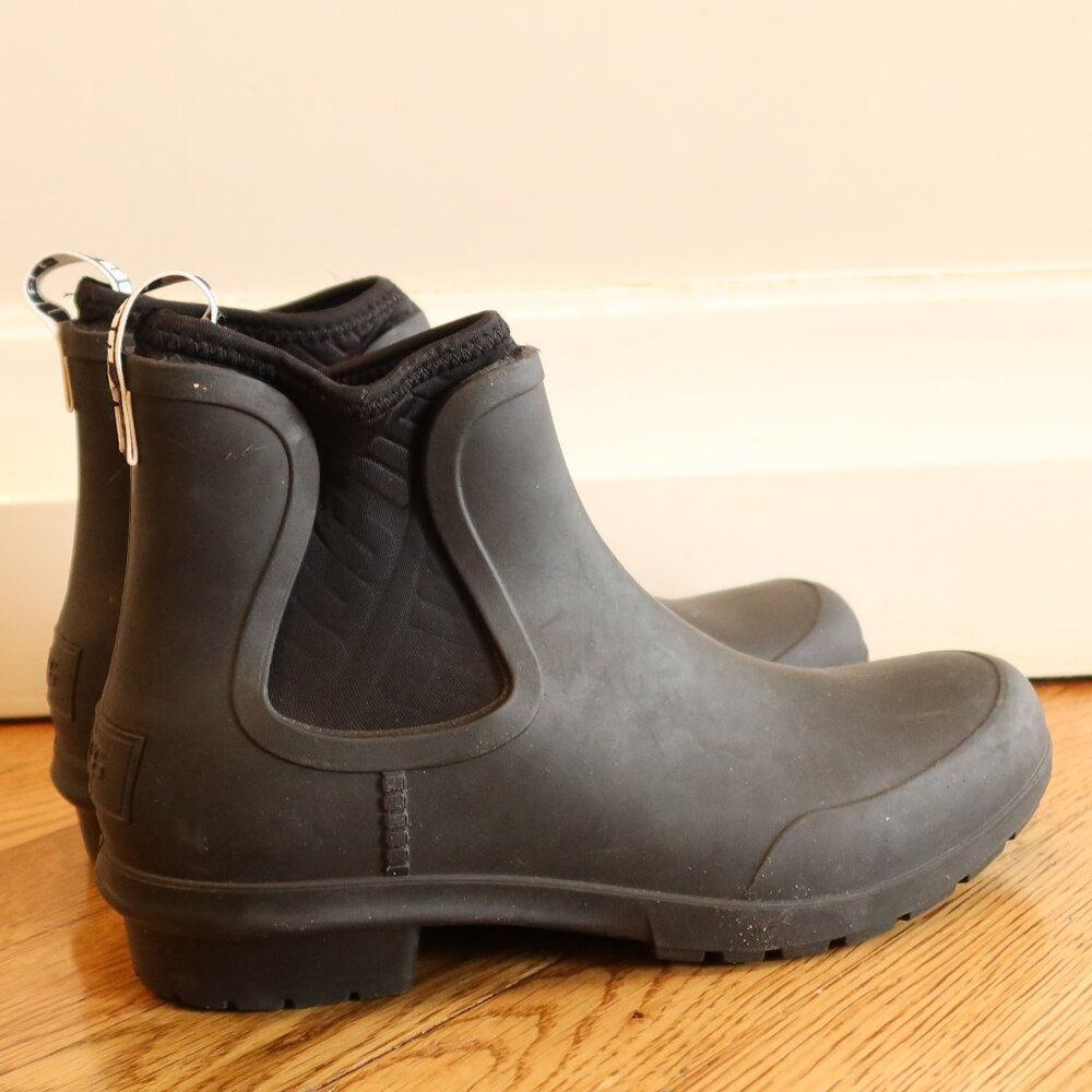 UGG Chevonne Rain Boots 7 Black Waterproof Chelsea Rubber Sheepskin gorp snow